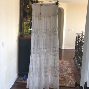 Long strapless white dress for Summer.